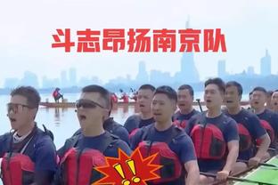 隔空激烈对线？滕哈赫与马夏尔比赛中争吵，马夏尔不耐烦摊手